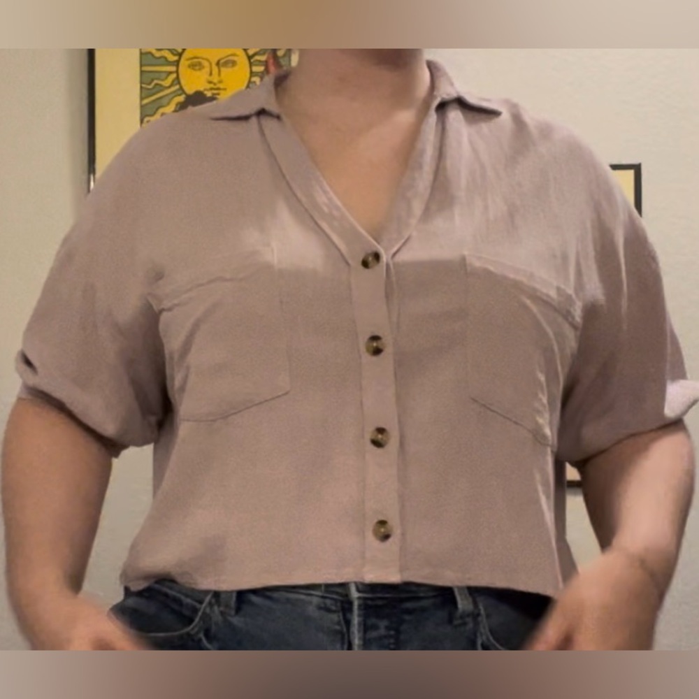 Lilac cropped button up. L